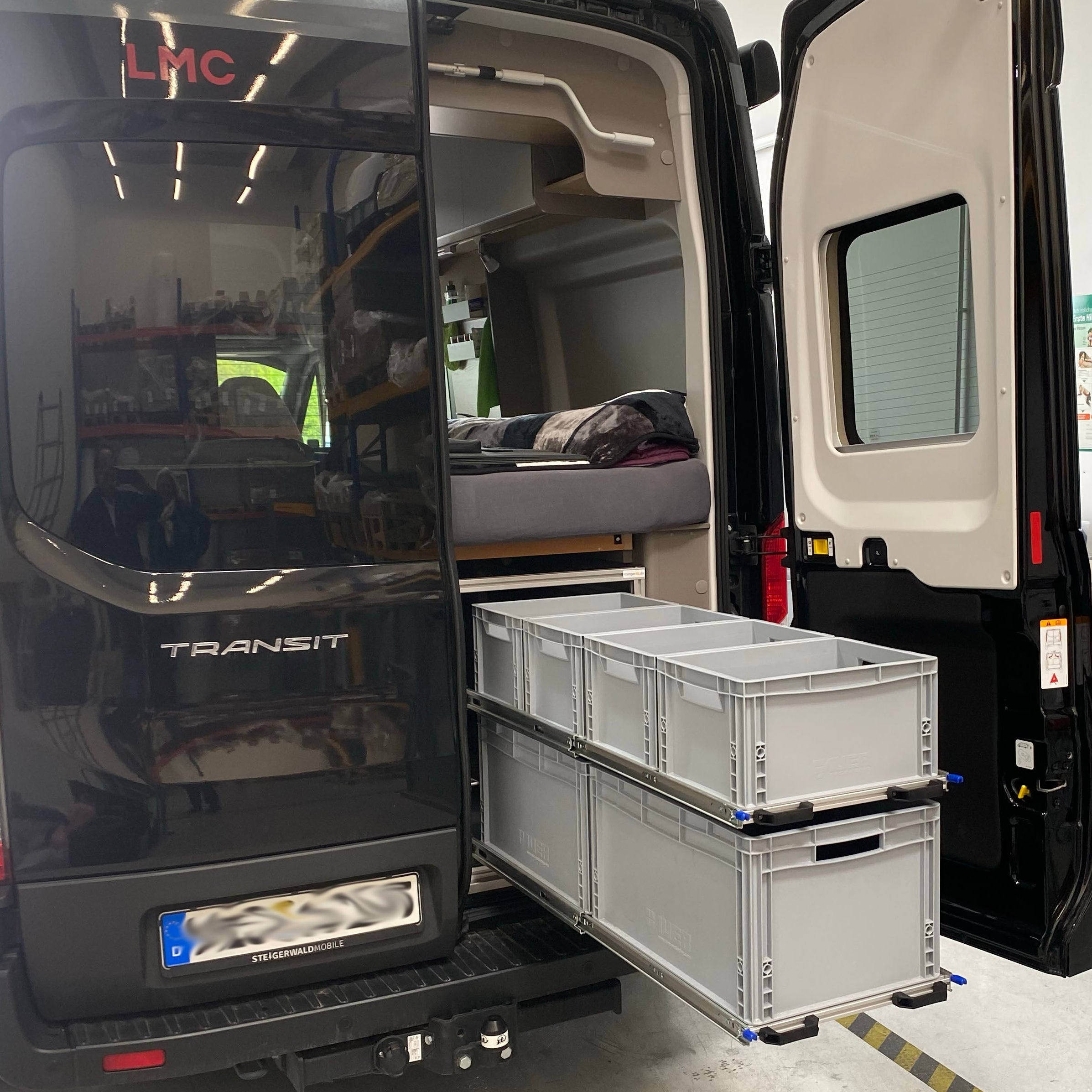 Heckauszug mit 2 Vollauszug Etagen für den LMC Innovan 590 - Euroboxoptimiert, stabile Konstruktion, konzipiert für den täglichen Gebrauch