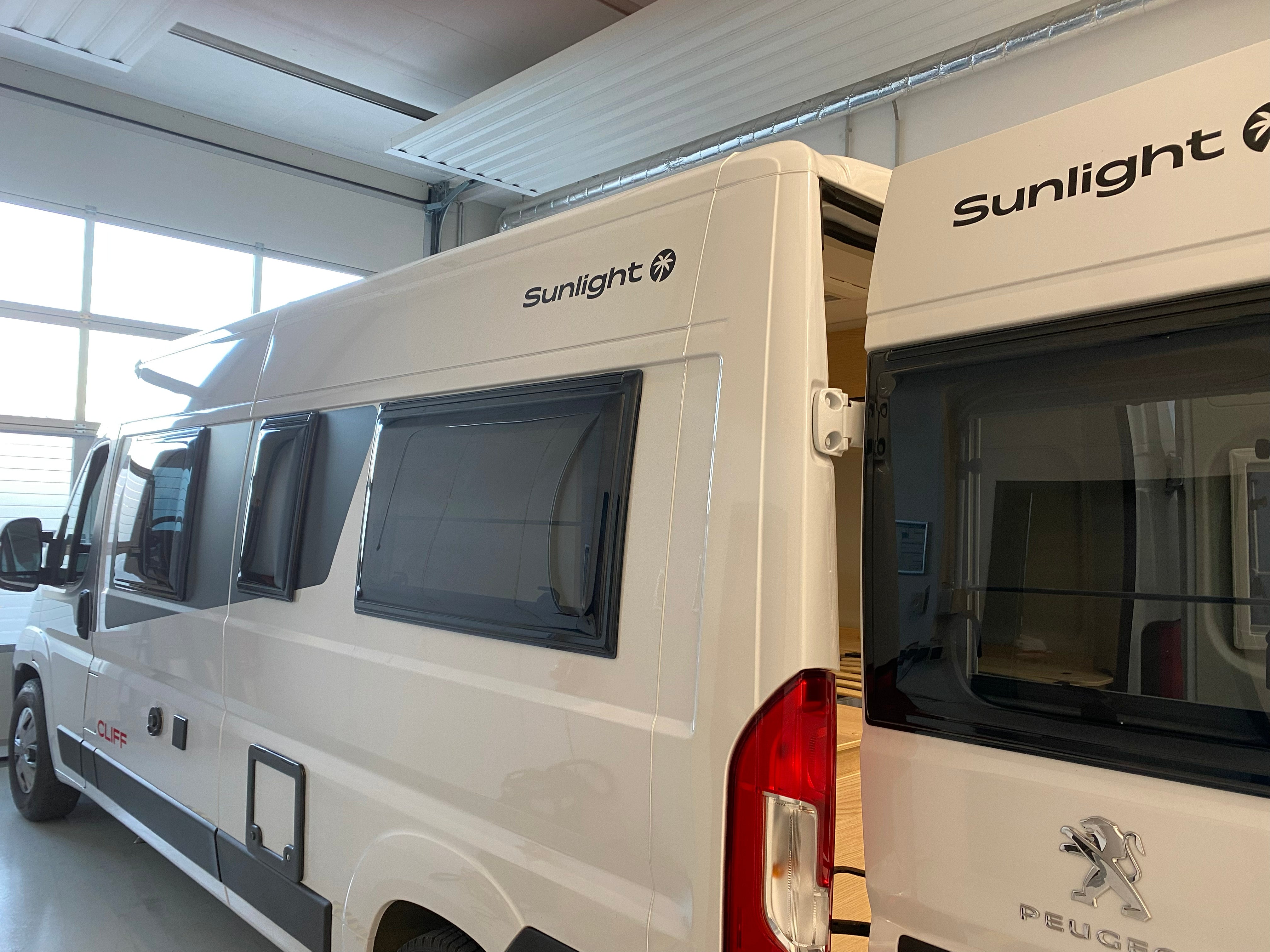 Rear pull-out 2 tiers SUNLIGHT CLIFF 600